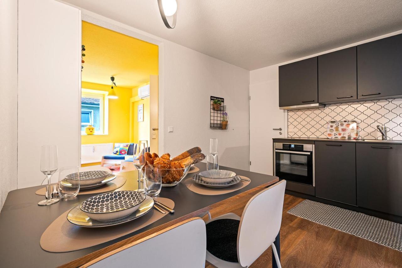 Farbenfrohe Altbauwohnung, Top Ausstattung Friedrichshafen Bagian luar foto