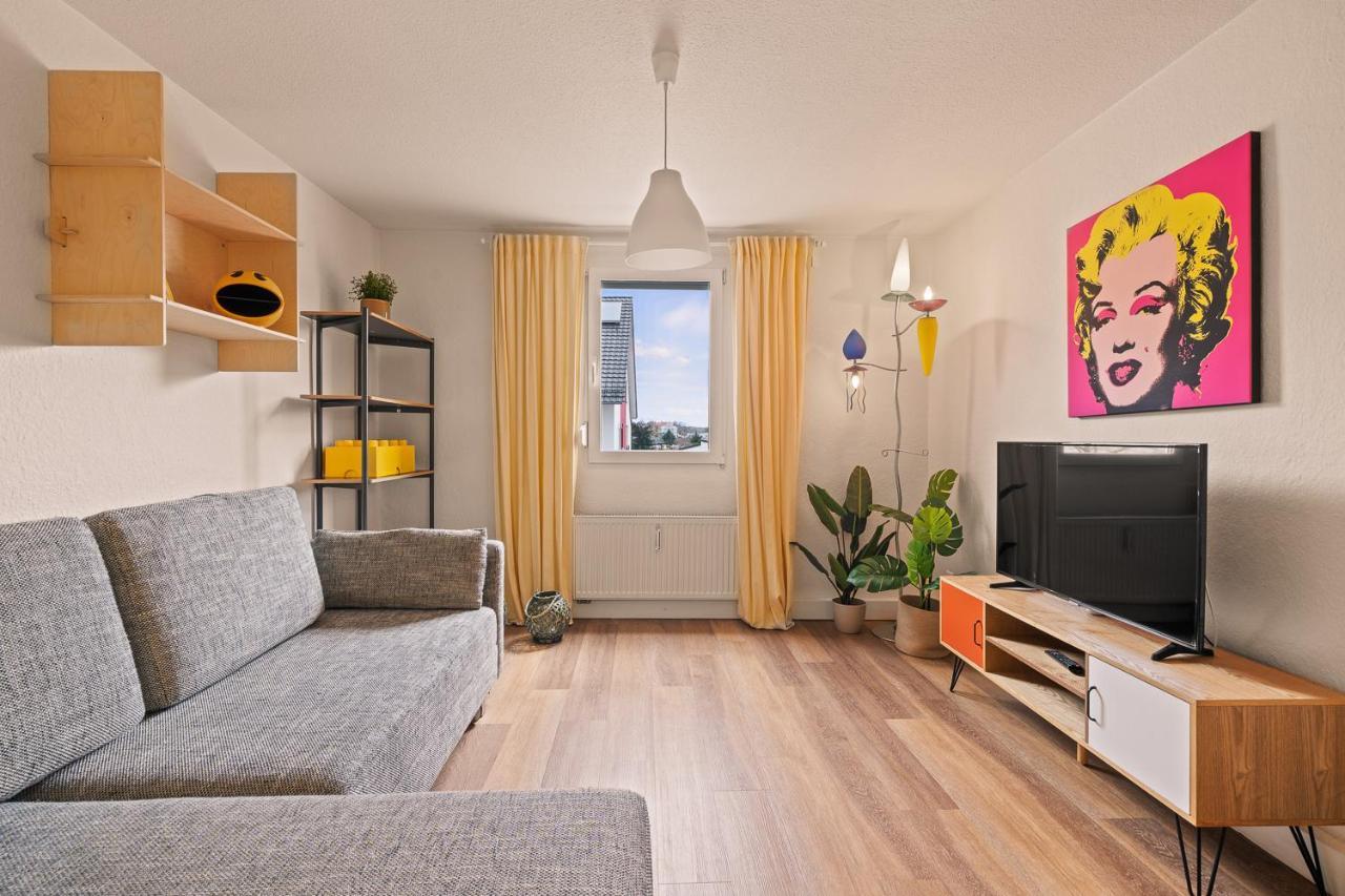 Farbenfrohe Altbauwohnung, Top Ausstattung Friedrichshafen Bagian luar foto
